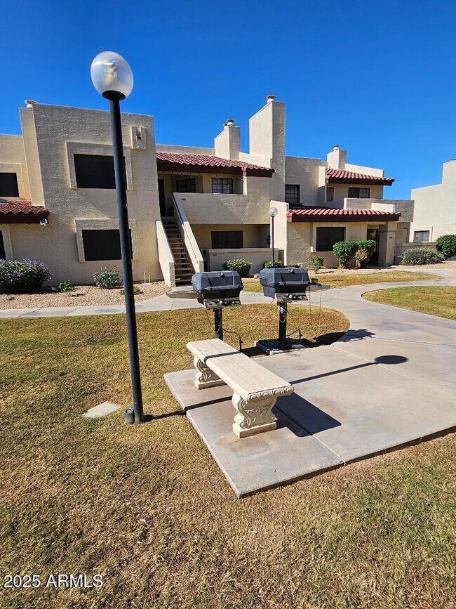 Building Photo - 2020 W Union Hills Dr