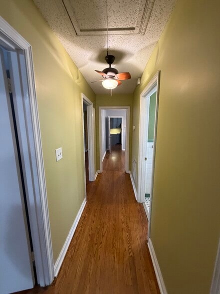 Building Photo - 2313 Ingleside Dr