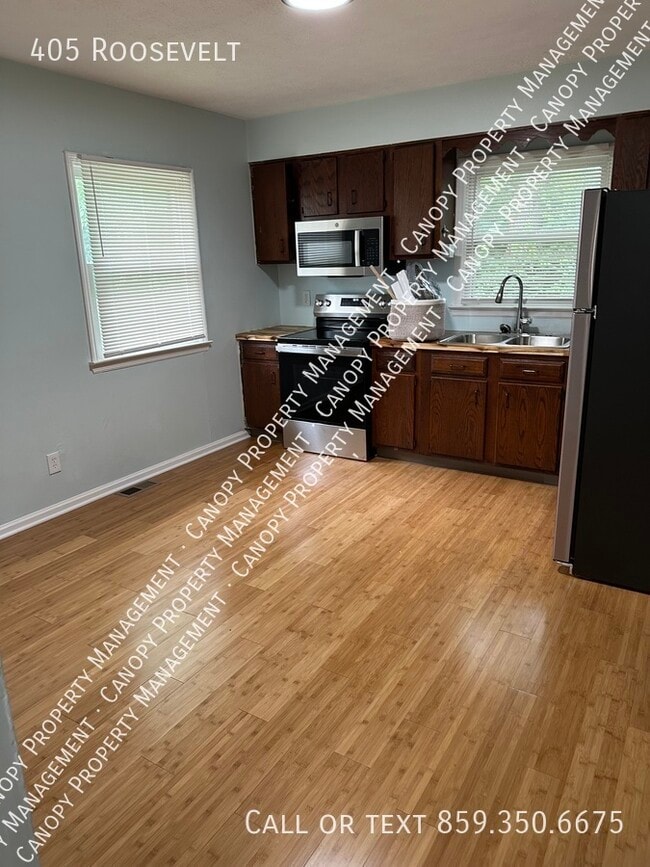 Building Photo - 405 Roosevelt-