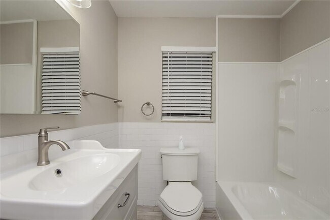 Building Photo - 1805 Simonton Ave