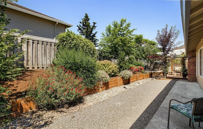 Building Photo - 12035 SE Grand Vista Dr