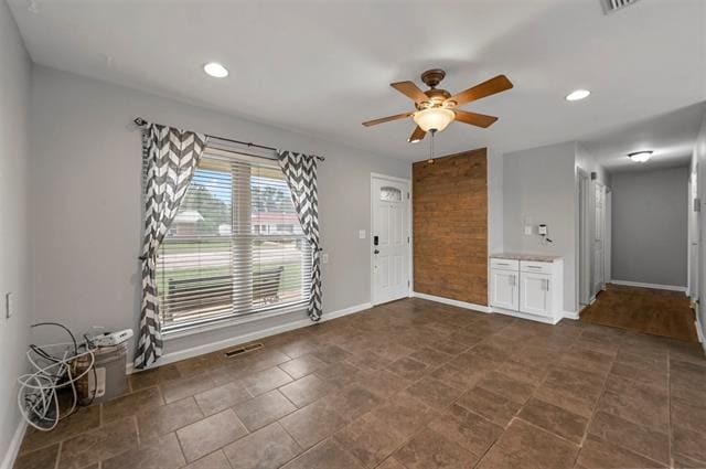 Building Photo - 6209 Shadydell Dr