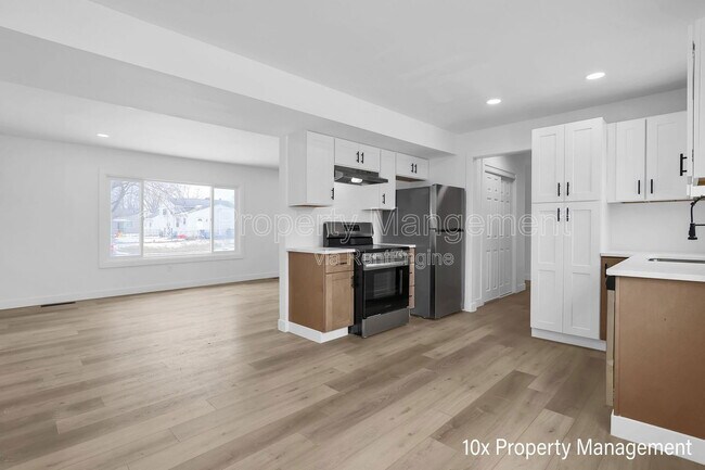 Building Photo - 4403 Paxton Dr S
