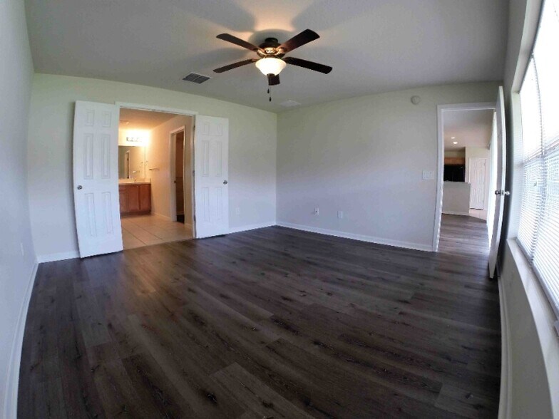 Building Photo - 5525 SW 40th St