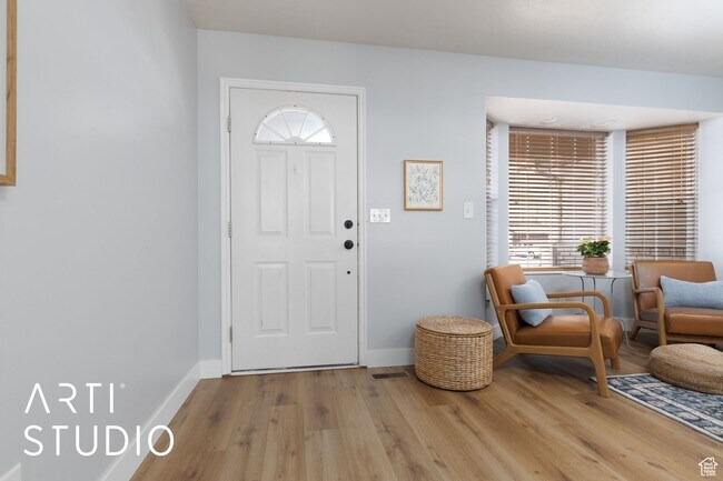 Building Photo - Spacious 5-Bedroom Home in Morgan – $500 O...