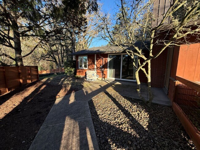 Building Photo - 1808 E 28th Ave