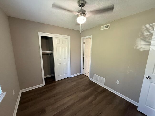 Building Photo - 213 N Ann St