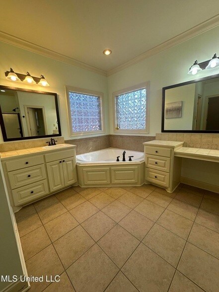 Building Photo - 101 Cedar Green Cove