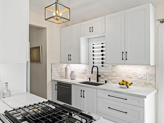 Building Photo - 4000 Rio Rd