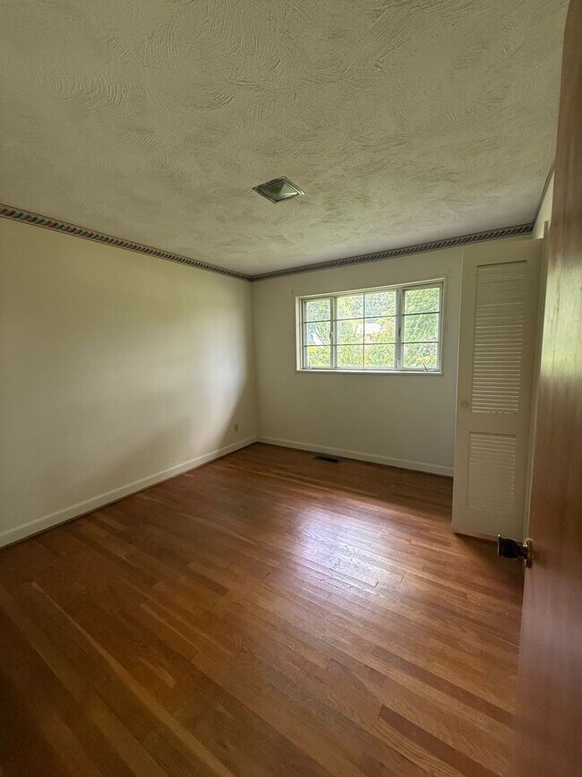 Building Photo - 313 Belmont Dr
