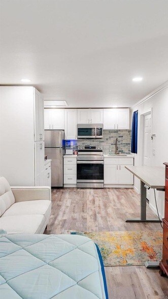 Building Photo - 137 Carnation Ave