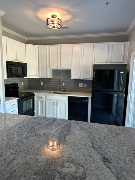 Building Photo - 2230 Valley Edge Dr