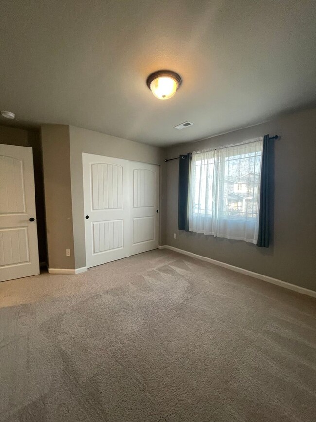 Building Photo - $500 off first months rent when moved in i...