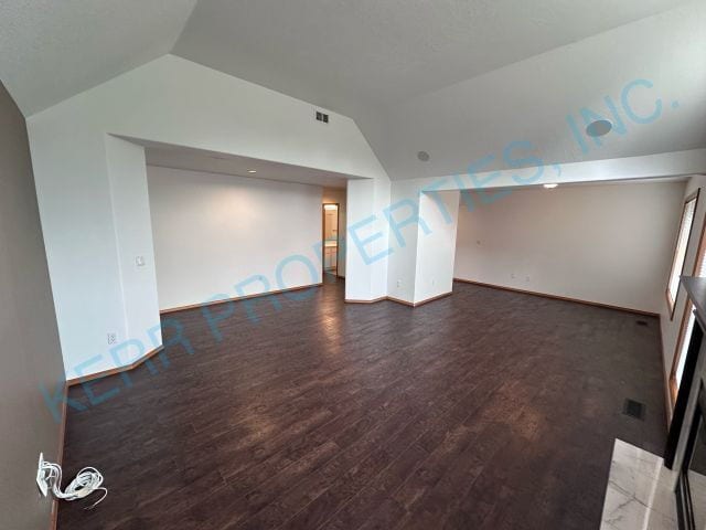 Building Photo - Charming 3-Bed Oasis on SE Sedona Dr - Spa...