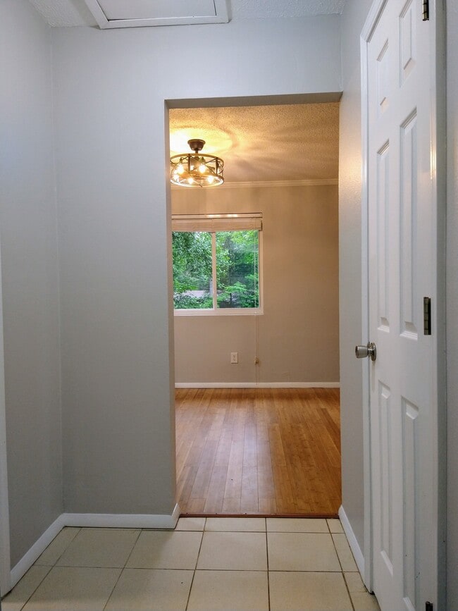 Building Photo - 128 Woodland Hills Dr
