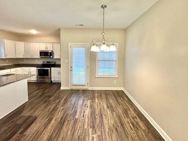 Building Photo - Move In Special! Now Leasing @ Mallard Par...