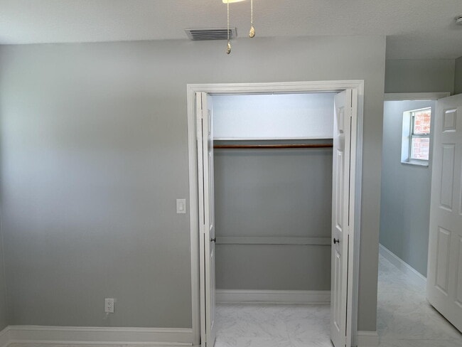 Building Photo - Remodeled Pool Home Located in the Very Desirable Bay Crest Park Waterfront Community