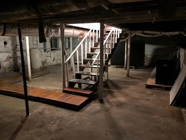 Building Photo - 419 Haynes St