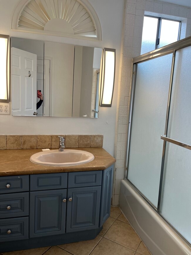 bathroom - 4549 Vista del Monte Ave