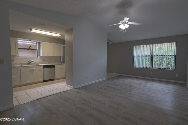 Building Photo - 6175 Sequoia Dr