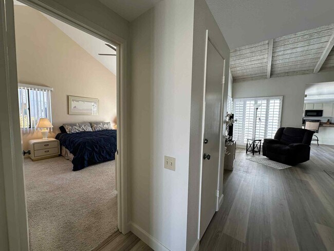 Building Photo - 2350 E Miramonte Cir
