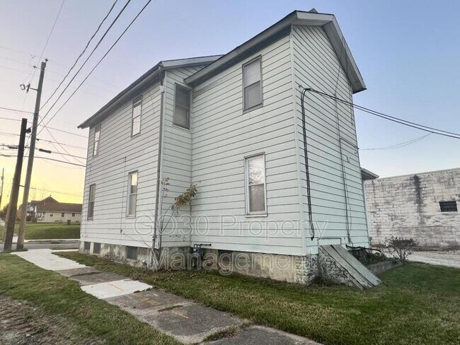 Building Photo - 403 Steel St