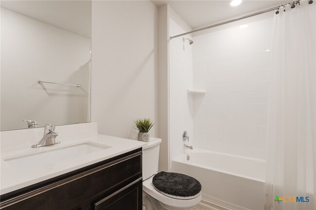 Building Photo - 2334 Aylesbury Dr