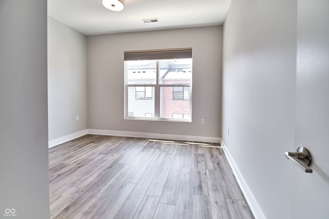 Building Photo - 1856 McQuat Pl