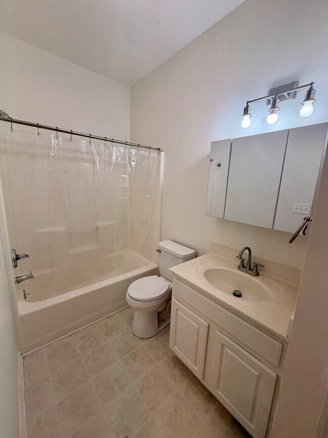 Building Photo - 3802 N Sagamore Dr