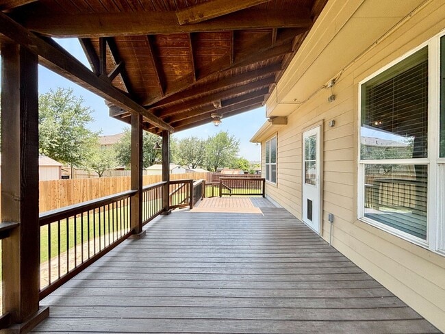 Building Photo - Welcome to this Big & Beautiful! 5 bed/3.5...