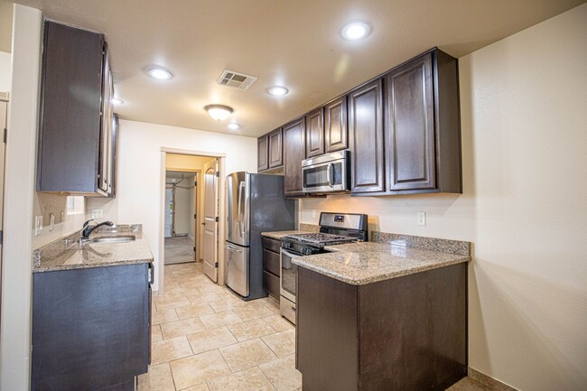 Building Photo - Cozy 3 Bed 2 Bath You've Been Looking For!