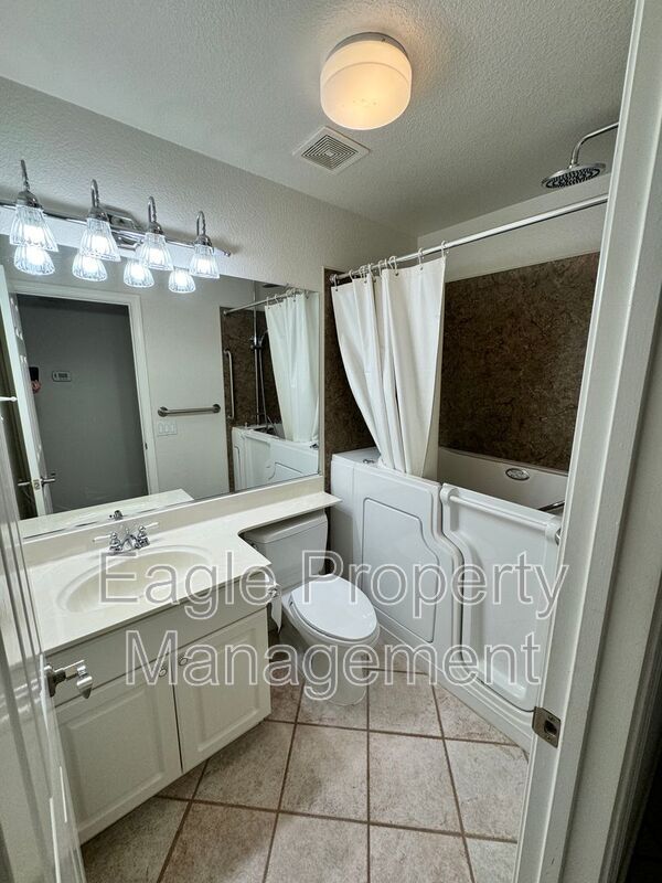 Building Photo - 204 Sapphire Ct