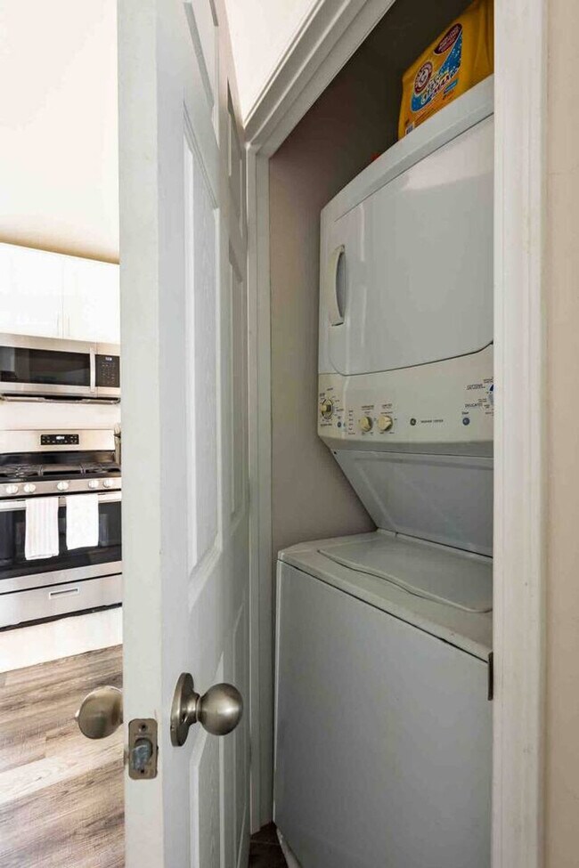 Building Photo - 910 S Lincoln Ave