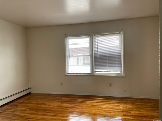 Building Photo - 680 Evelyn Ave