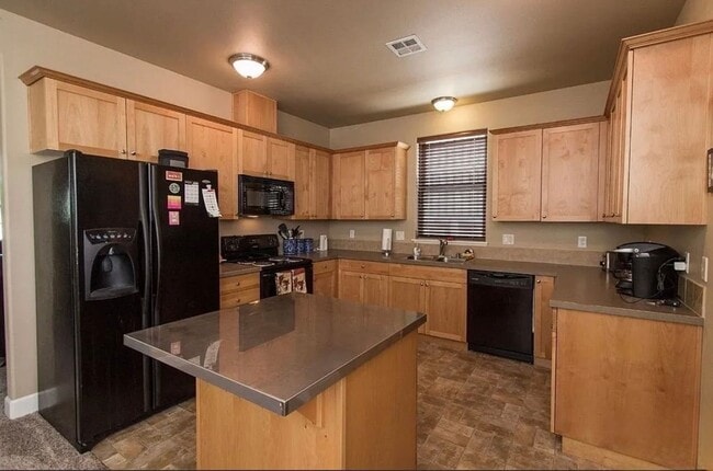 Building Photo - Spacious 4-Bedroom Home with New Paint & Carpet, Fenced Yard