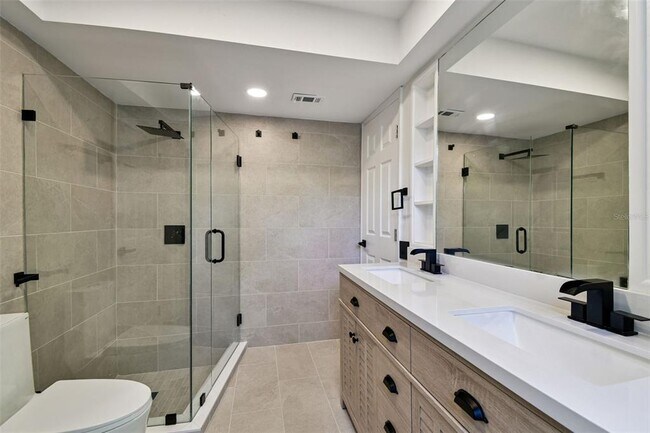 Building Photo - 970 Rolling Hills Dr