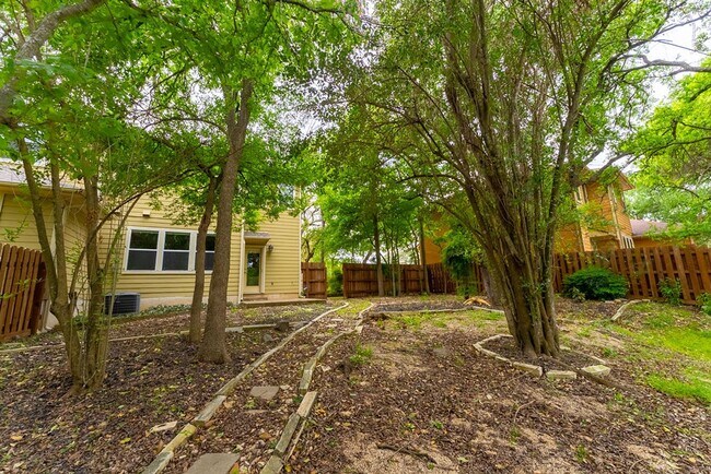 Building Photo - Gorgeous 2 Bedrooms /2.5 Bathrooms + Flex Space Home Near South Austin!!!