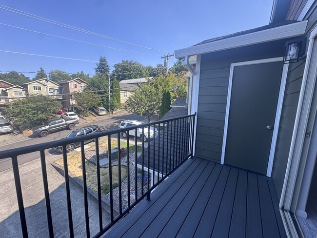 Building Photo - 207 SE Harlow Ave