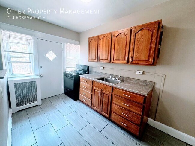 Building Photo - 253 Rosemar St