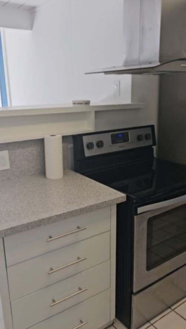 Building Photo - BEAUTIFUL "Blue Bungalow" 4 Bed/3 Bath Hom...