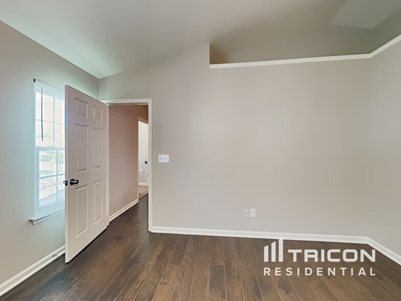Building Photo - 708 Harrier Rd