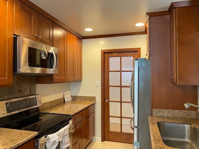 New appliances - 3586 Payne Ave