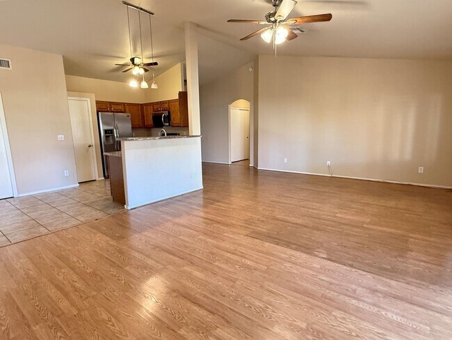 Building Photo - 509 W Ensueno Ct