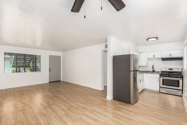 Building Photo - 1231 E Thomas Rd