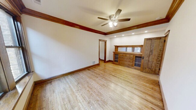 Building Photo - Lakeview Gem: 2 Bed, 1 Bath W/ In-Unit Laundry, D/W, Cent Air, Fireplace, Deck, Parking!