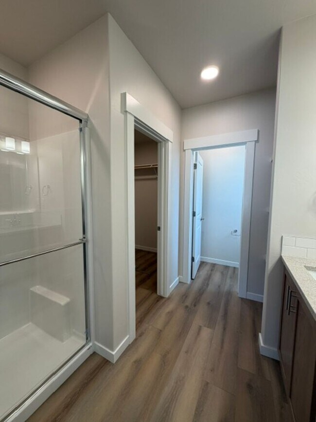 Building Photo - 421 Needlegrass Ln