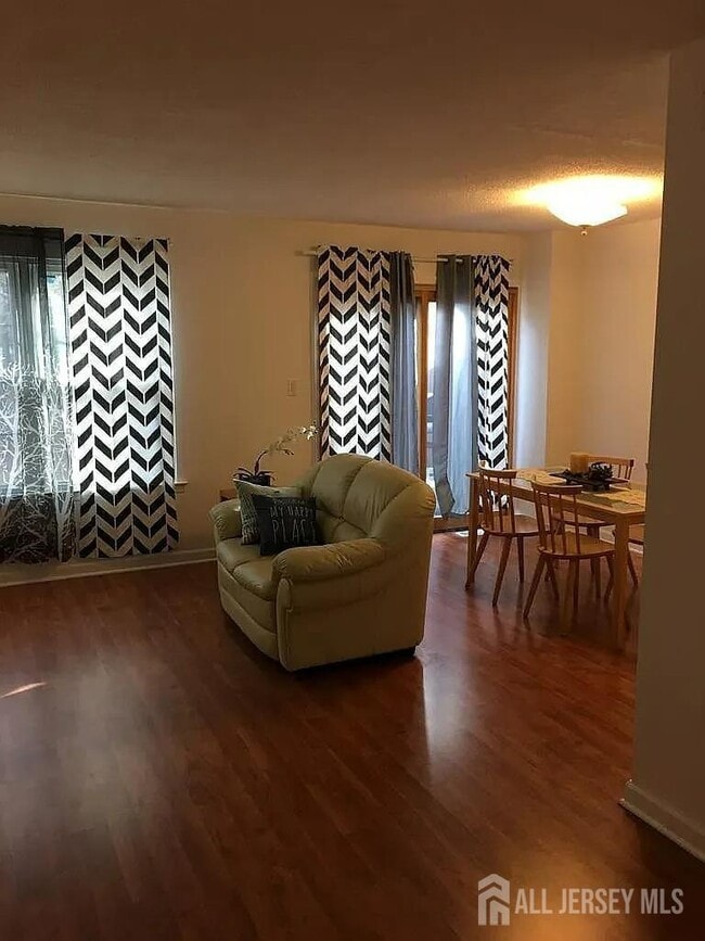 Building Photo - 5 Pheasant Run