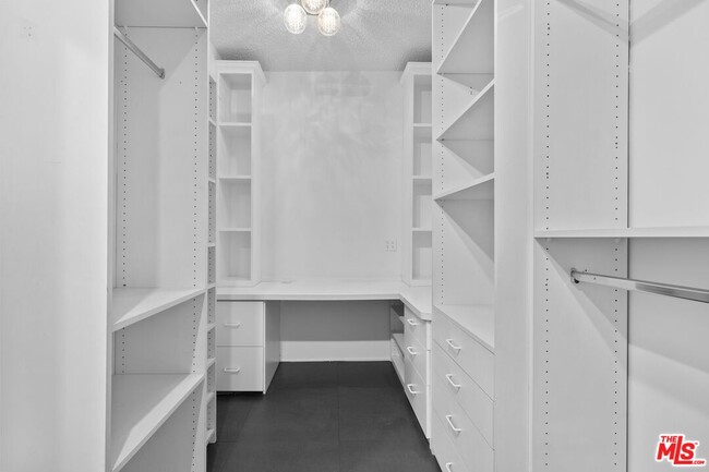 Building Photo - 1100 Alta Loma Rd