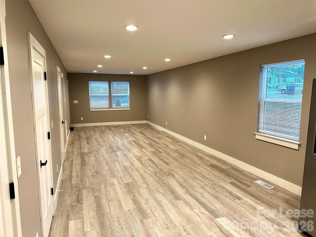 Building Photo - 110 Carpenter St