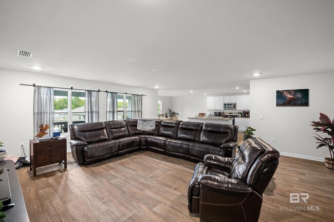 Building Photo - 3079 Camino Real Lp